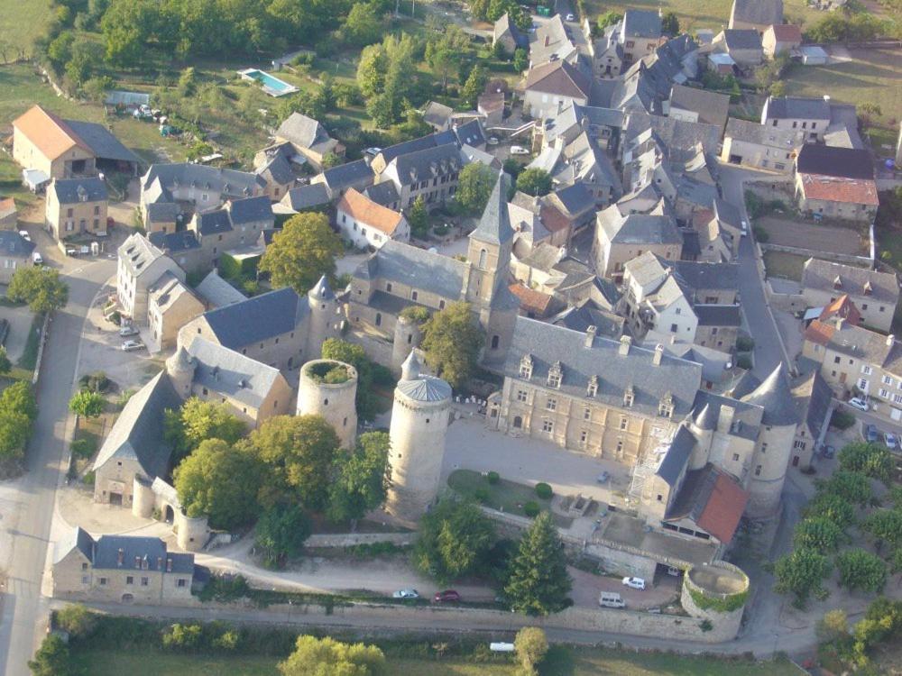Maison Avec Veranda Proche Du Centre Ville Rignac  Exteriör bild
